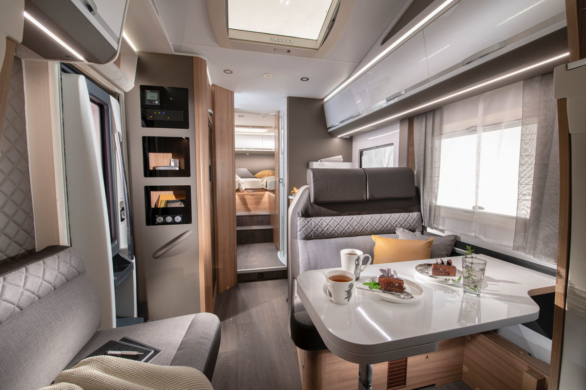 Adria Coral XL Plus Living